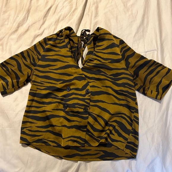 Tiger print blouse - Picture 3 of 5